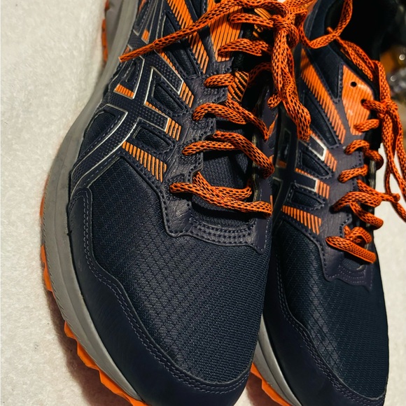 Almost Brand New High Performance Men’s Sneakers By ASICS - Size 12

Box 77 - Picture 4 of 9